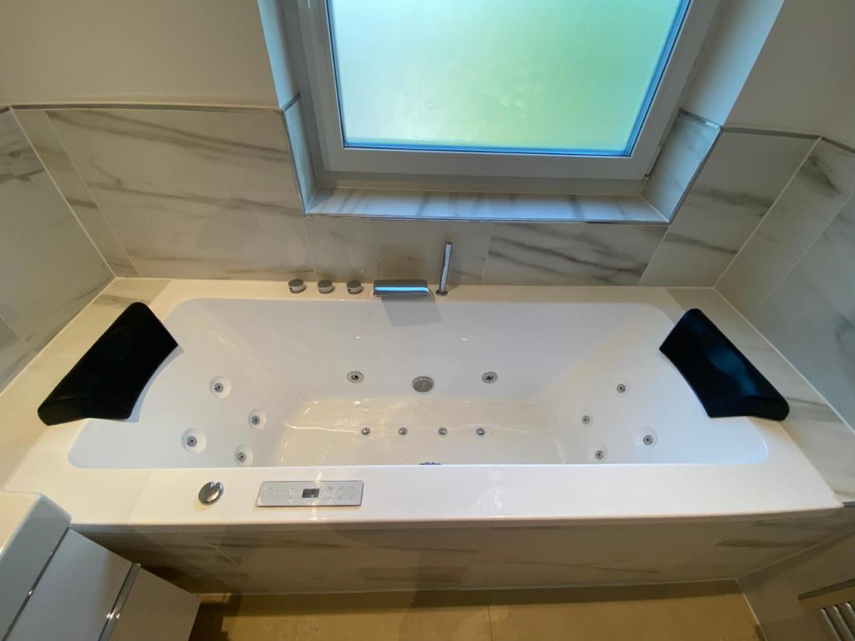 Luxury Apartment With Air Conditioning & Jaccuzzi Near Frankfurt Wiesbaden Hofheim am Taunus Ngoại thất bức ảnh